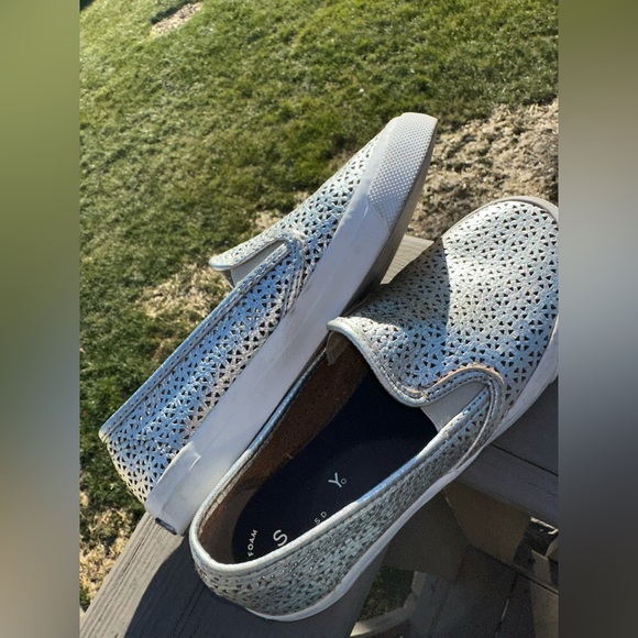 Sperry - Women's Seaside Perforated Slip-On Sneakers. Silver - Picture 8 of 11